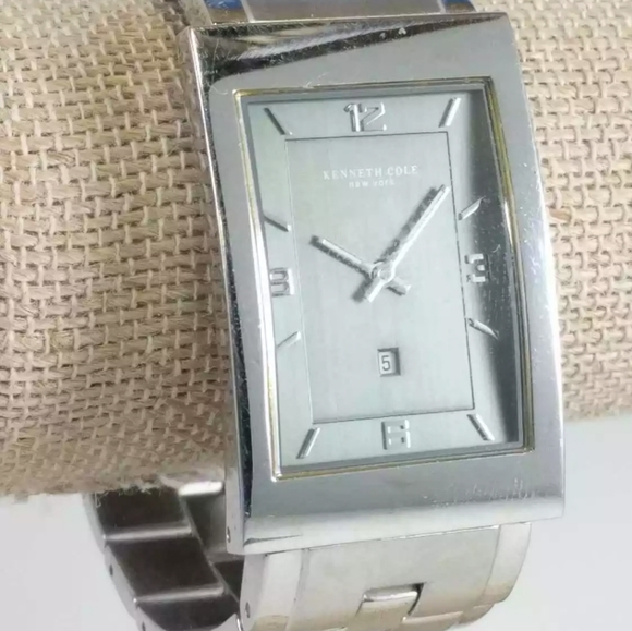 KENNETH COLE STAINLESS WATERPROOF Runs New battery